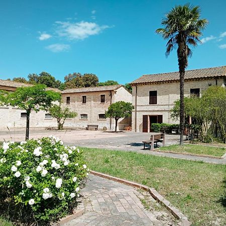 Casa Famiglia Di Nazareth Hotel Loreto Bagian luar foto
