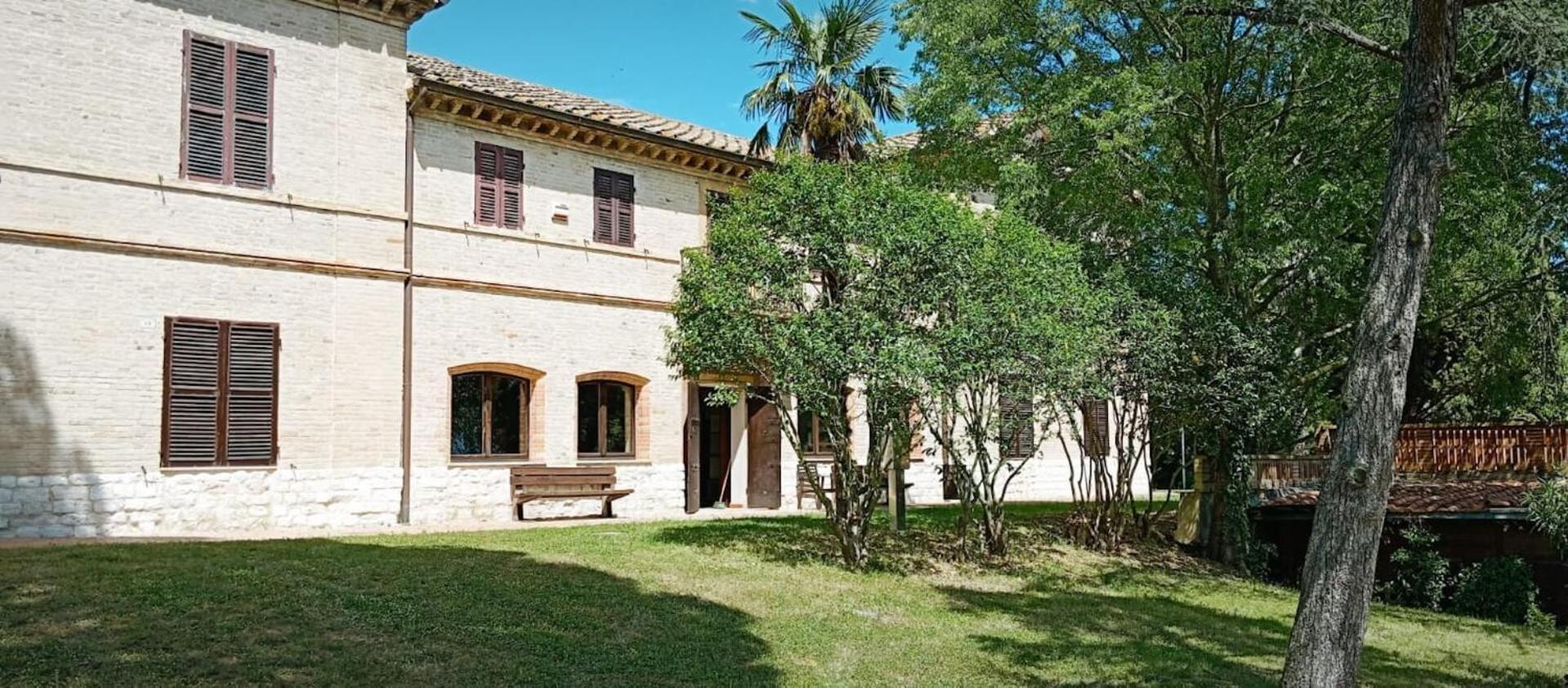Casa Famiglia Di Nazareth Hotel Loreto Bagian luar foto
