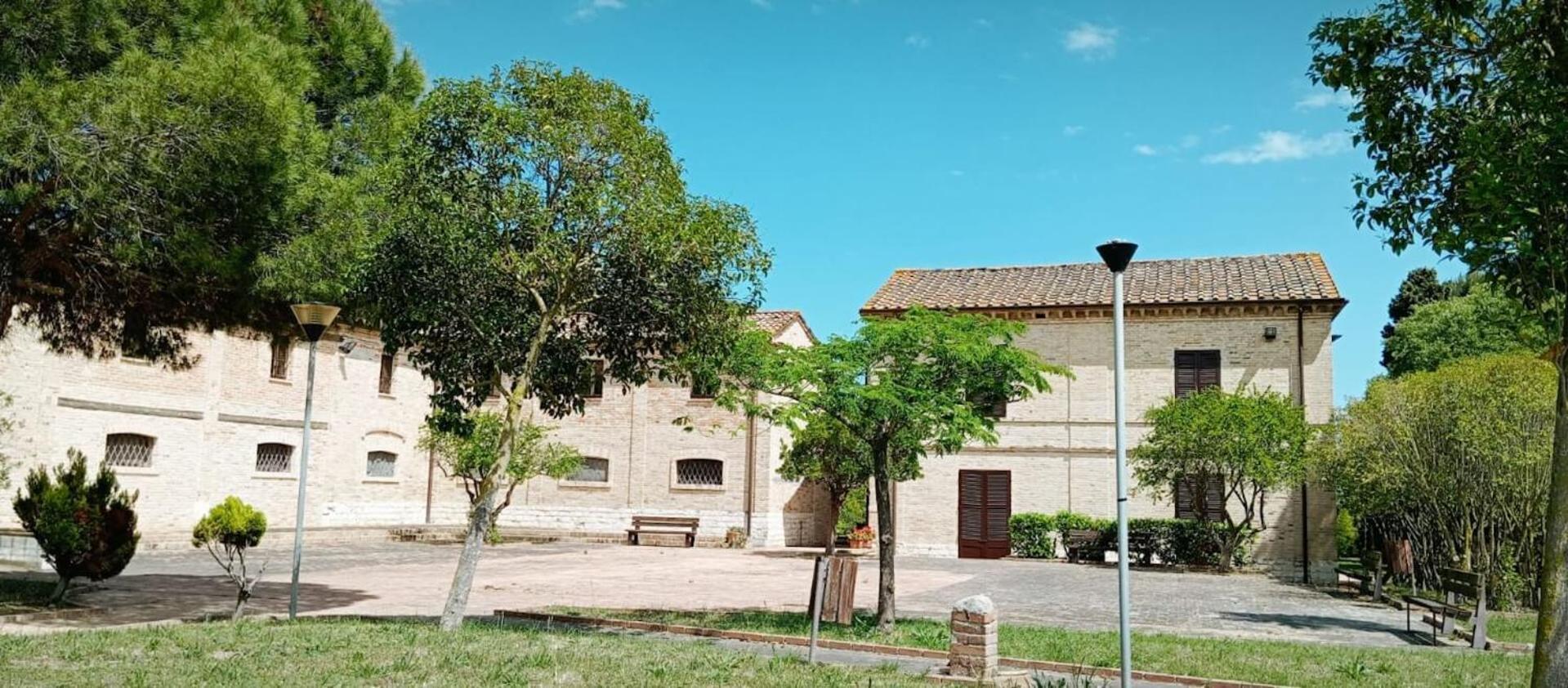 Casa Famiglia Di Nazareth Hotel Loreto Bagian luar foto