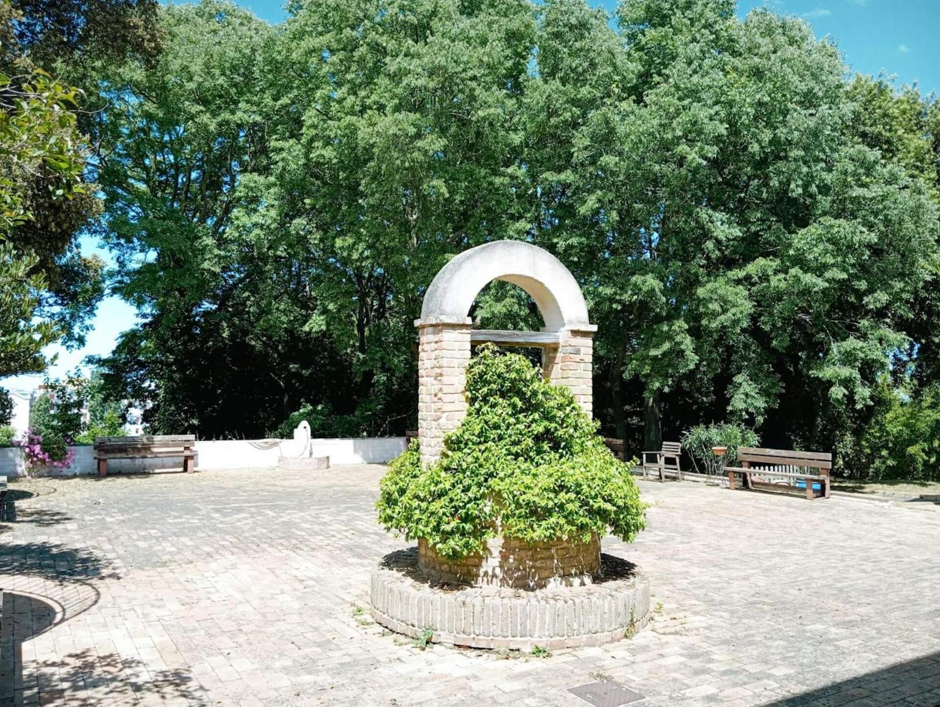 Casa Famiglia Di Nazareth Hotel Loreto Bagian luar foto