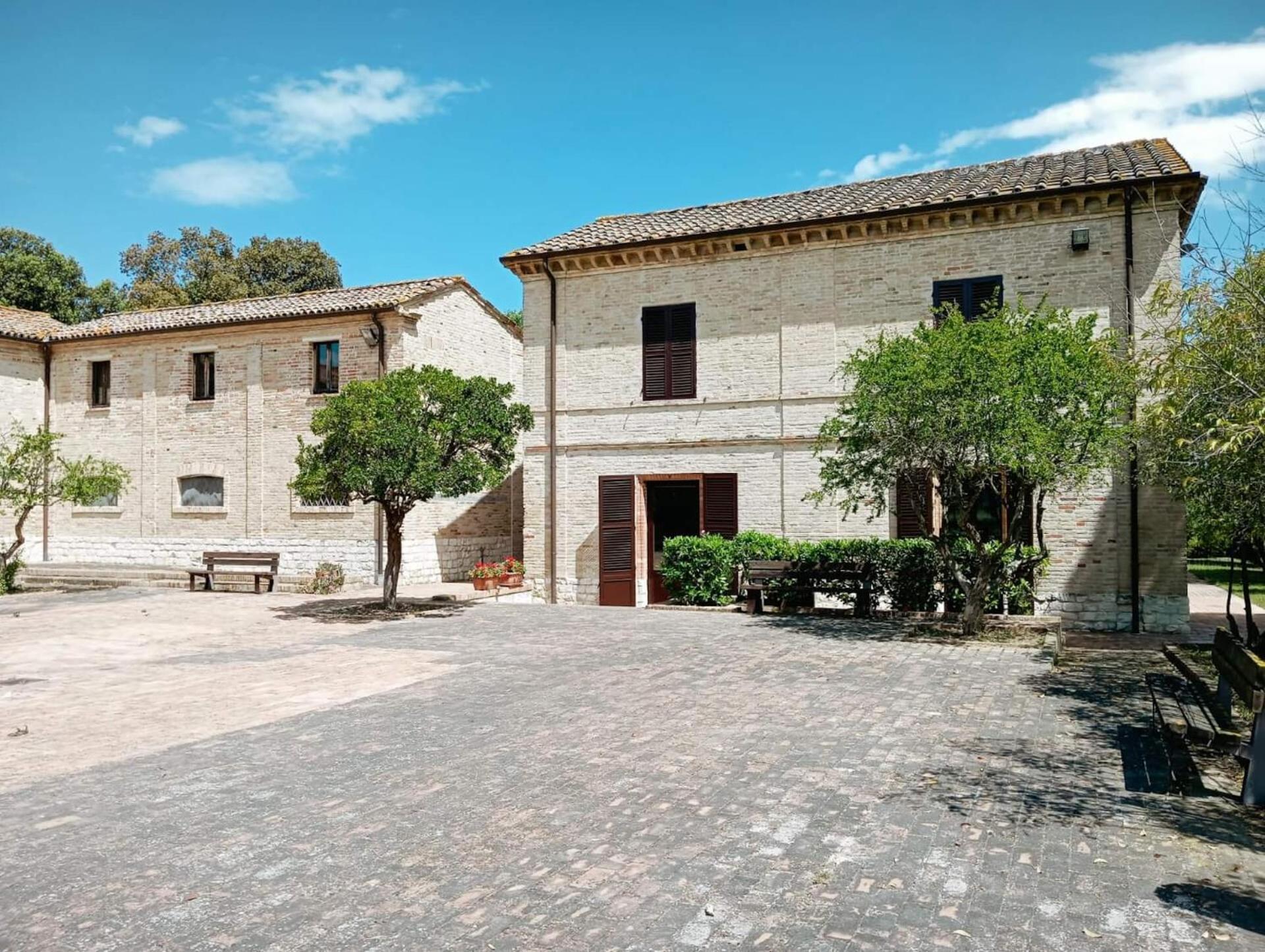 Casa Famiglia Di Nazareth Hotel Loreto Bagian luar foto
